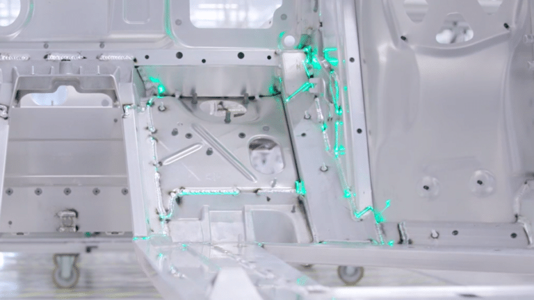 Lasergestützte Oberflächenprüfung von Metall
